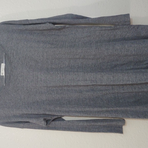SLIGHTLY USED KK INTL SIZE XS LONG SLEEVE BASIC GRAY TOP LIGHTWEIGHT - Picture 4 of 8